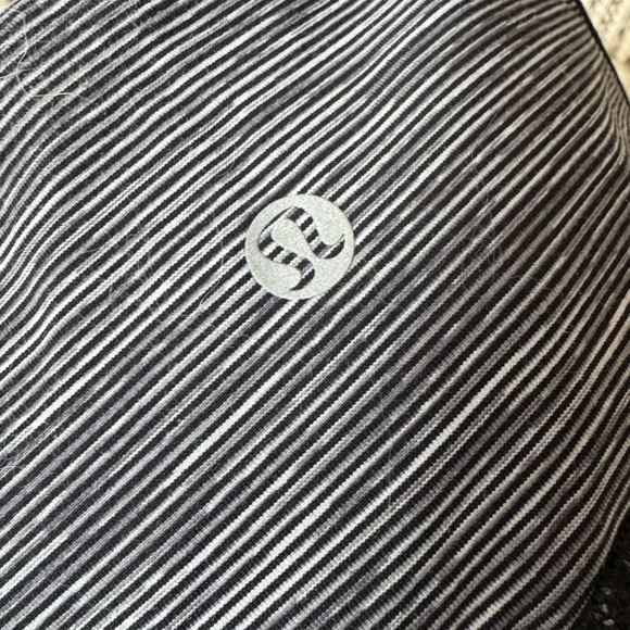 5 PAIRS of lululemon leggings (varied styles/colours) pack. ALL SIZE: 6 - Picture 14 of 15